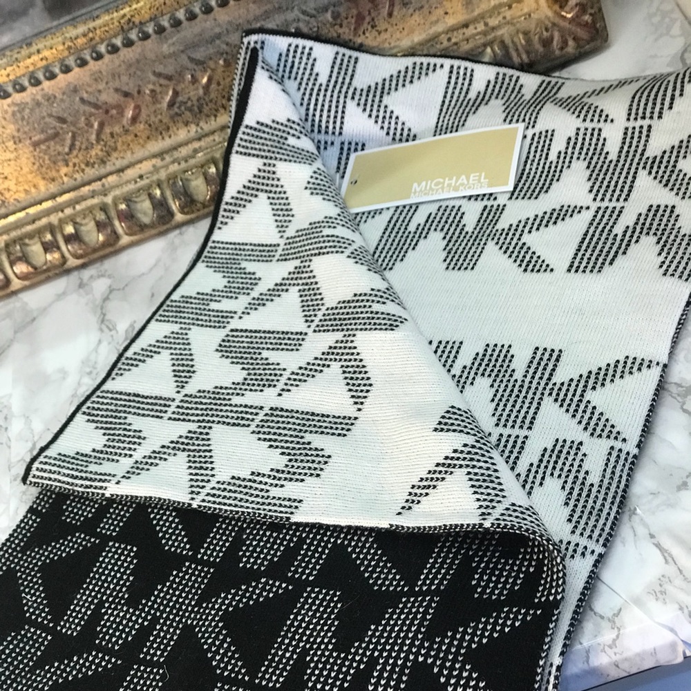 Mk scarf